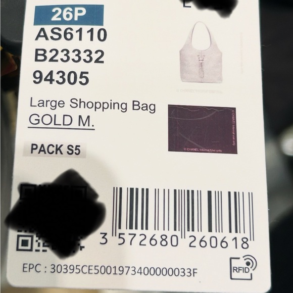 CHANEL (26P) LARGE Shopping Bag Black Calfskin & Gold-Tone Metal - Picture 16 of 17